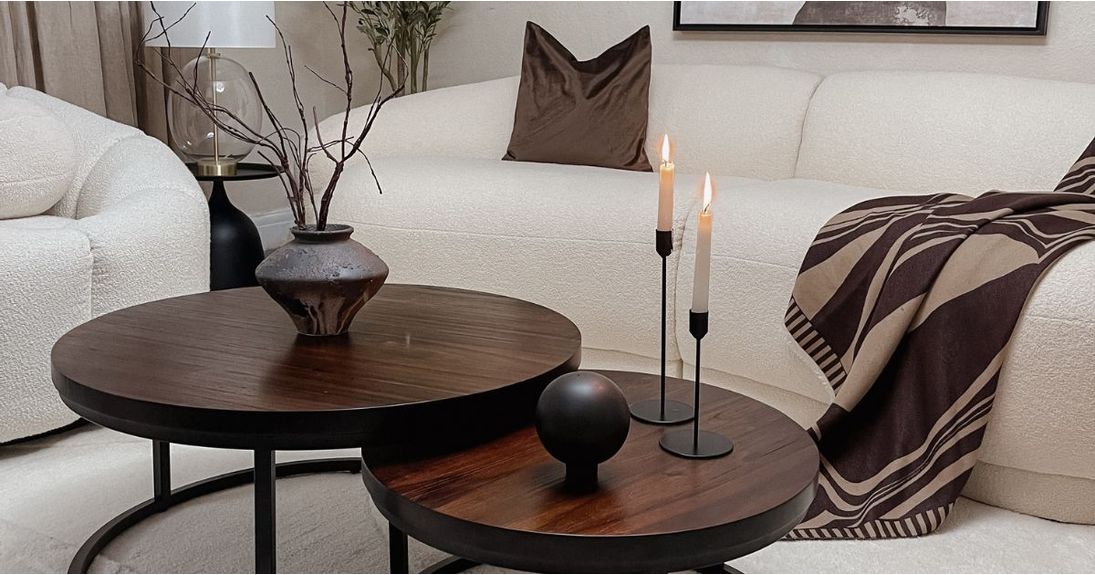 Table basse dans le salon – Comment l'harmoniser avec le reste de la décoration ?