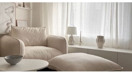 Tirer le meilleur parti d'une banquette sous la fenêtre : coussins, tissus et conseils de style