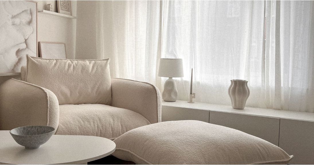 Tirer le meilleur parti d'une banquette sous la fenêtre : coussins, tissus et conseils de style