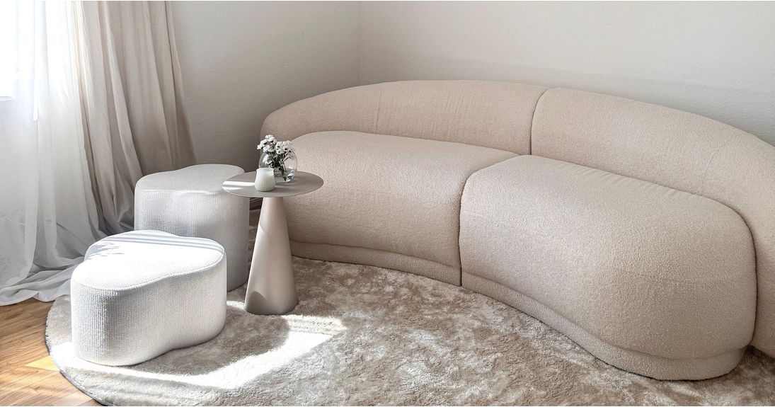 Le retour des courbes : des canapés sculpturaux qui redéfinissent la détente
