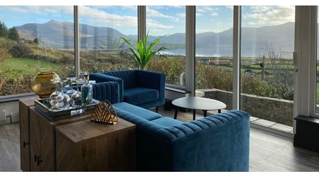 Décor Dopamine : comment les canapés colorés peuvent améliorer votre humeur